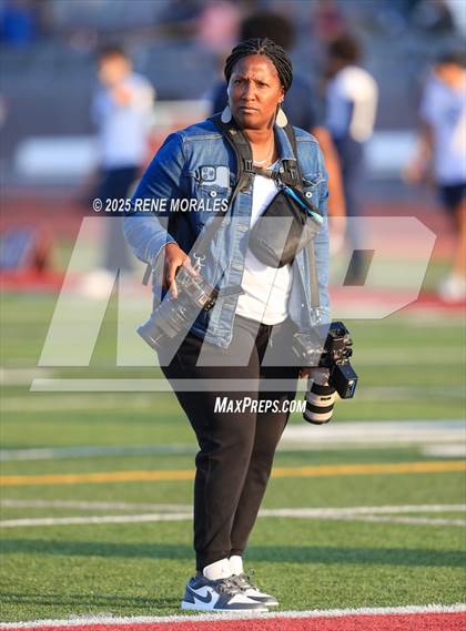 Thumbnail 1 in Sierra Canyon vs Downey photogallery.