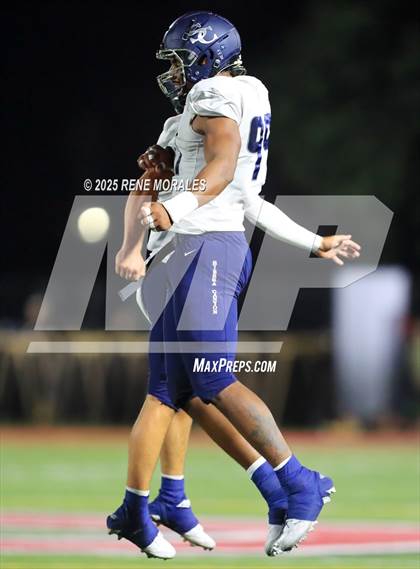 Thumbnail 3 in Sierra Canyon vs Downey photogallery.