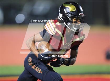 Thumbnail 3 in Sierra Canyon vs Downey photogallery.