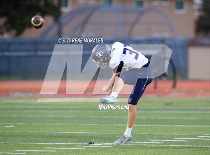 Thumbnail 2 in Sierra Canyon vs Downey photogallery.