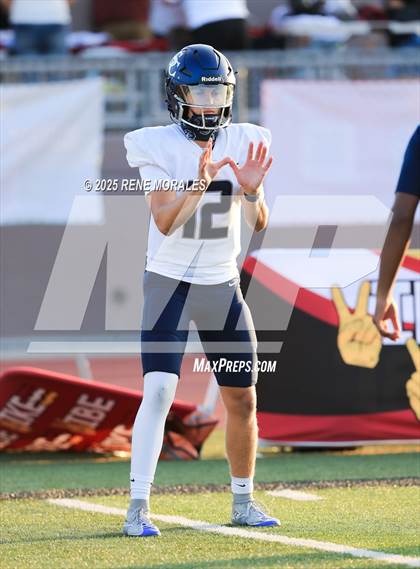 Thumbnail 2 in Sierra Canyon vs Downey photogallery.
