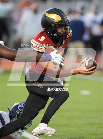 Thumbnail 2 in Sierra Canyon vs Downey photogallery.