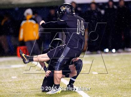Thumbnail 3 in Bentonville vs. Fayetteville (AAA 7A Semifinal) photogallery.