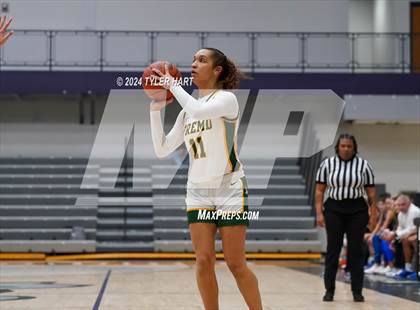 Thumbnail 2 in Hamilton Southeastern vs. Fremd (Sneakers for Santa Shootout) photogallery.