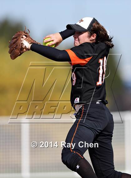 Thumbnail 1 in Erie vs. Valor Christian (CHSAA 4A Semifinal) photogallery.