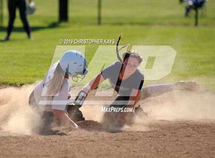 Thumbnail 3 in Pinckneyville vs. Harrisburg (IHSA 2A Sectional Championship) photogallery.