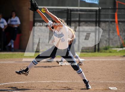 Thumbnail 2 in Pinckneyville vs. Harrisburg (IHSA 2A Sectional Championship) photogallery.