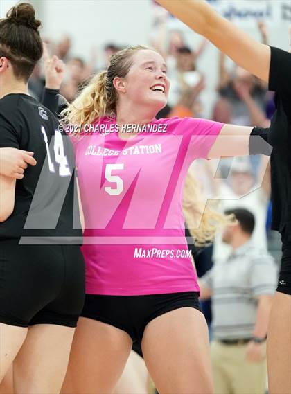 Thumbnail 2 in College Station vs. Lake Creek (UIL 5A Regional Quarterfinal) photogallery.