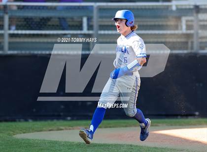 Thumbnail 2 in Brock vs. Jacksboro (UIL 3A Playoff) photogallery.