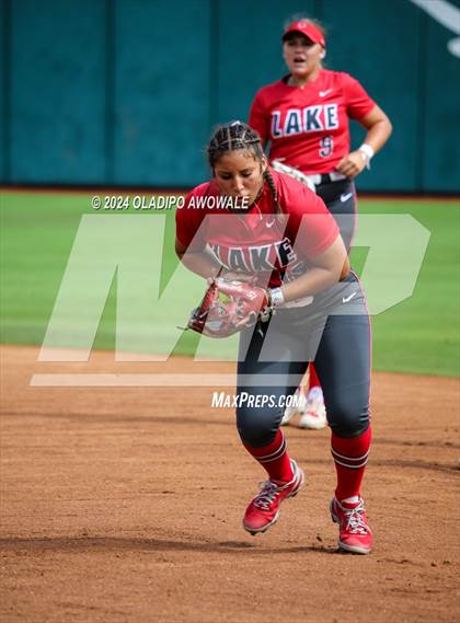 Thumbnail 3 in Melissa vs. Lake Belton (UIL Softball 5A Semifinal) photogallery.