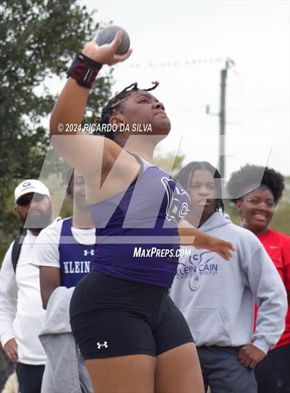 Thumbnail 2 in Cain Relays photogallery.