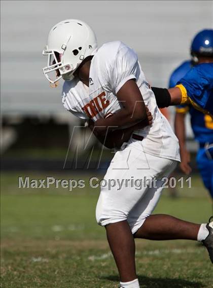 Thumbnail 3 in Channelview vs. Dobie (Freshmen A) photogallery.