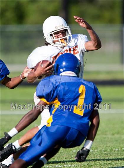 Thumbnail 3 in Channelview vs. Dobie (Freshmen A) photogallery.