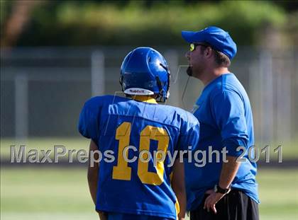 Thumbnail 2 in Channelview vs. Dobie (Freshmen A) photogallery.