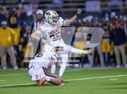 Thumbnail 1 in Wakeland @ Highland Park (UIL 5A D1 Football Area) photogallery.