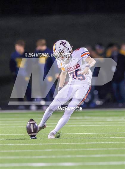 Thumbnail 1 in Wakeland @ Highland Park (UIL 5A D1 Football Area) photogallery.