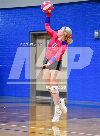 Thumbnail 2 in Snook vs Hearne photogallery.