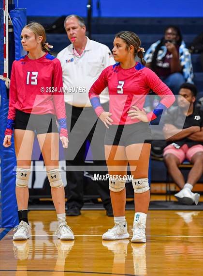 Thumbnail 2 in Snook vs Hearne photogallery.