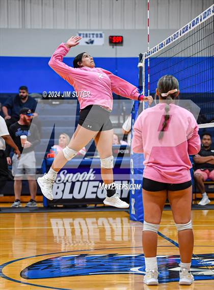 Thumbnail 2 in Snook vs Hearne photogallery.