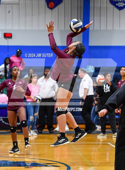 Thumbnail 3 in Snook vs Hearne photogallery.