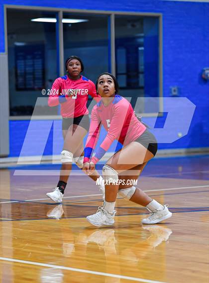 Thumbnail 2 in Snook vs Hearne photogallery.