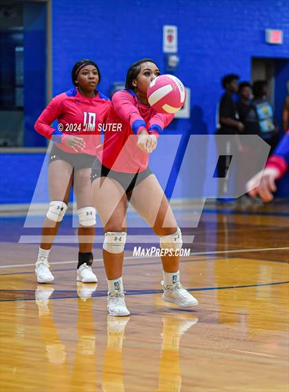 Thumbnail 2 in Snook vs Hearne photogallery.