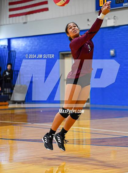 Thumbnail 2 in Snook vs Hearne photogallery.