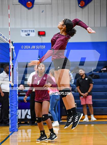 Thumbnail 1 in Snook vs Hearne photogallery.