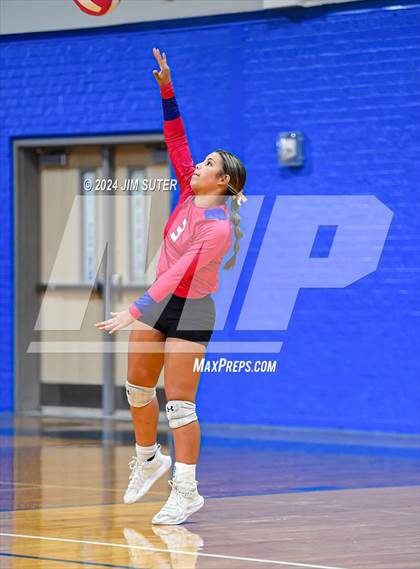 Thumbnail 2 in Snook vs Hearne photogallery.