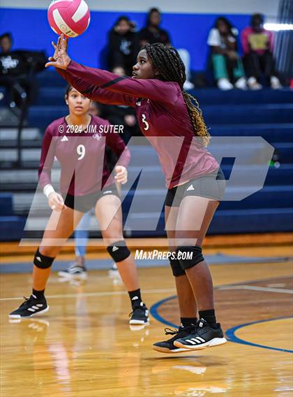 Thumbnail 2 in Snook vs Hearne photogallery.