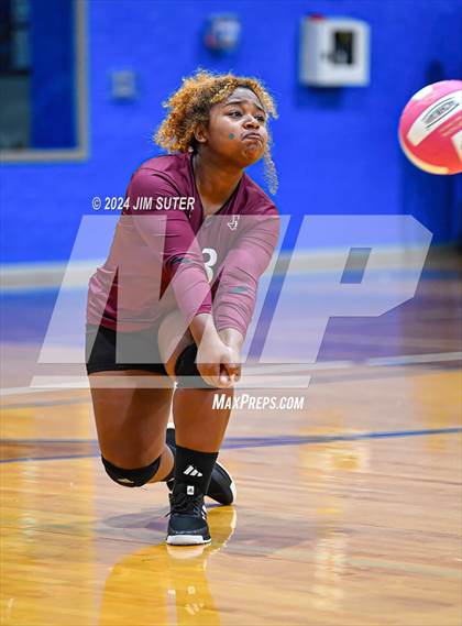 Thumbnail 2 in Snook vs Hearne photogallery.
