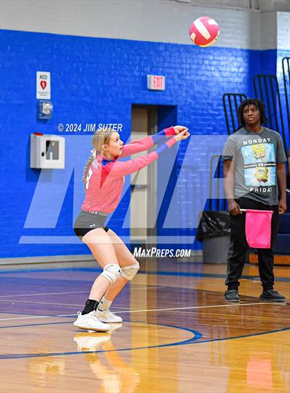 Thumbnail 3 in Snook vs Hearne photogallery.