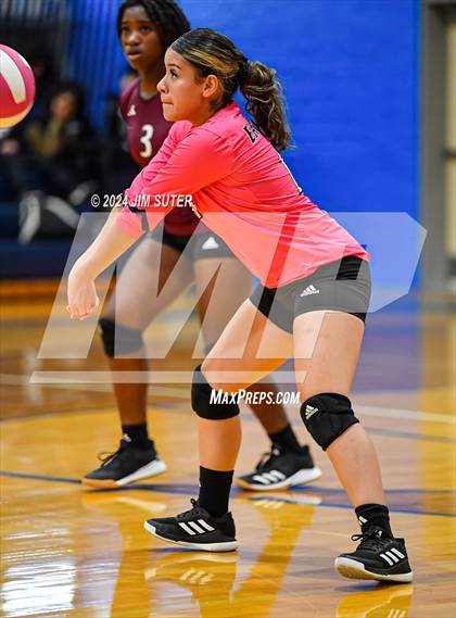 Thumbnail 2 in Snook vs Hearne photogallery.
