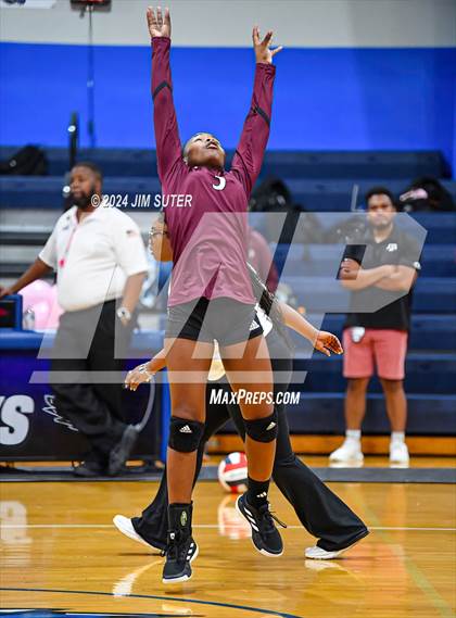 Thumbnail 2 in Snook vs Hearne photogallery.
