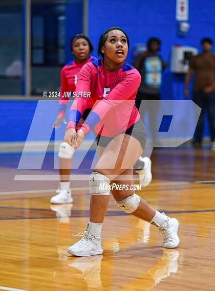 Thumbnail 3 in Snook vs Hearne photogallery.