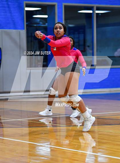 Thumbnail 2 in Snook vs Hearne photogallery.