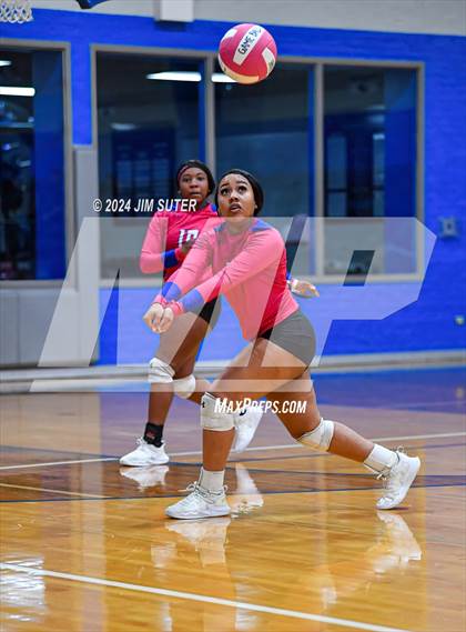 Thumbnail 3 in Snook vs Hearne photogallery.