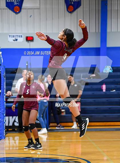 Thumbnail 3 in Snook vs Hearne photogallery.
