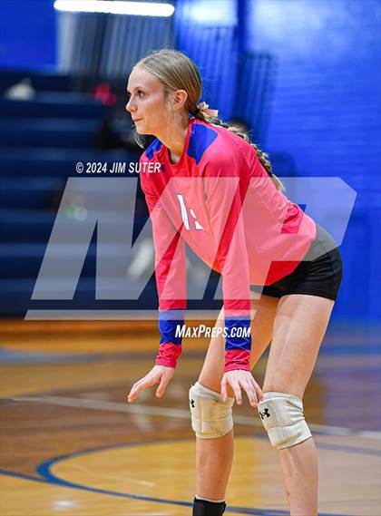 Thumbnail 1 in Snook vs Hearne photogallery.
