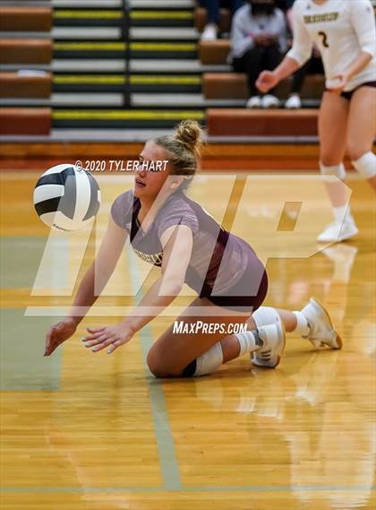 Thumbnail 1 in Brownstown Central vs. Brebeuf Jesuit Preparatory (Regional Championship) photogallery.