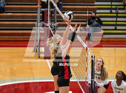 Thumbnail 1 in Brownstown Central vs. Brebeuf Jesuit Preparatory (Regional Championship) photogallery.