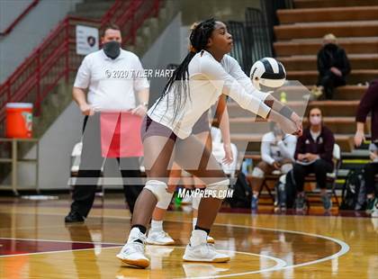 Thumbnail 1 in Brownstown Central vs. Brebeuf Jesuit Preparatory (Regional Championship) photogallery.