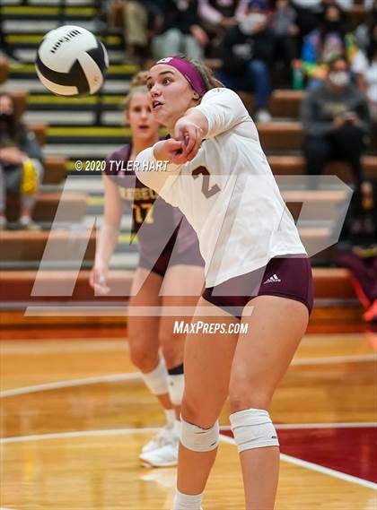 Thumbnail 2 in Brownstown Central vs. Brebeuf Jesuit Preparatory (Regional Championship) photogallery.