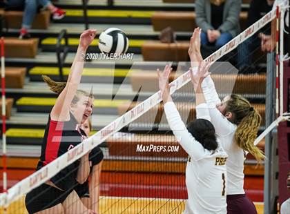 Thumbnail 2 in Brownstown Central vs. Brebeuf Jesuit Preparatory (Regional Championship) photogallery.