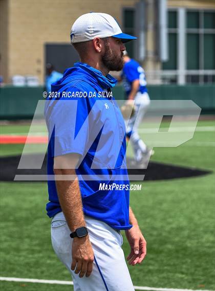 Thumbnail 3 in Barbers Hill vs Friendswood (UIL 5A Regional Final) photogallery.
