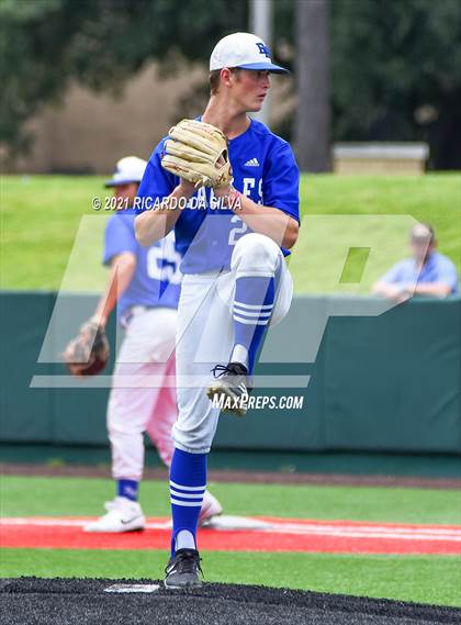 Thumbnail 2 in Barbers Hill vs Friendswood (UIL 5A Regional Final) photogallery.