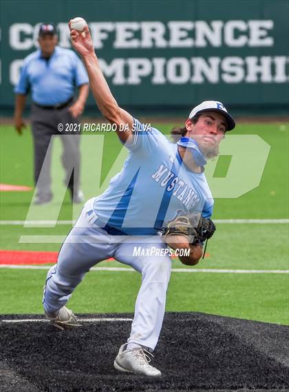 Thumbnail 2 in Barbers Hill vs Friendswood (UIL 5A Regional Final) photogallery.