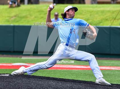 Thumbnail 1 in Barbers Hill vs Friendswood (UIL 5A Regional Final) photogallery.