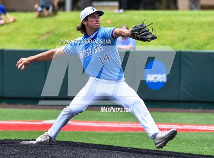 Thumbnail 3 in Barbers Hill vs Friendswood (UIL 5A Regional Final) photogallery.