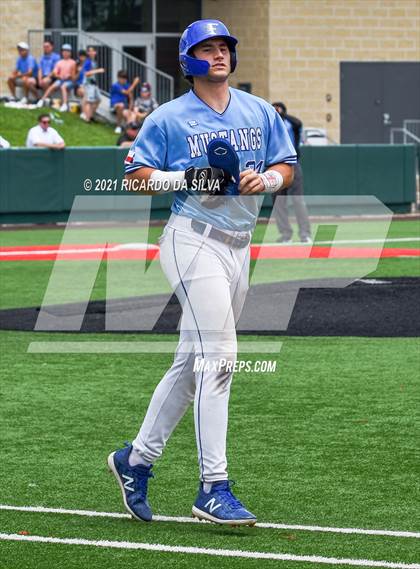 Thumbnail 2 in Barbers Hill vs Friendswood (UIL 5A Regional Final) photogallery.